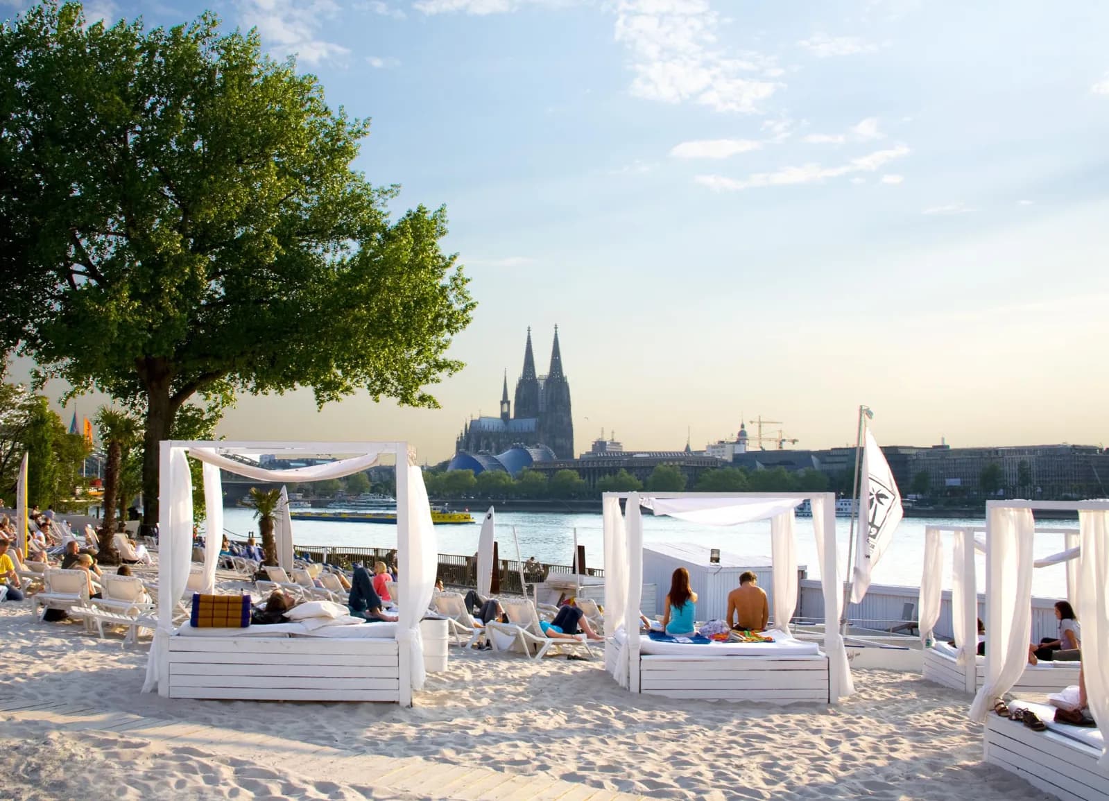km689 Beach Club 1