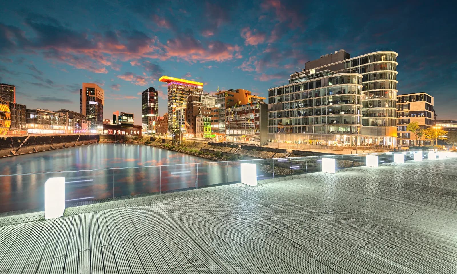 Der Medienhafen  1